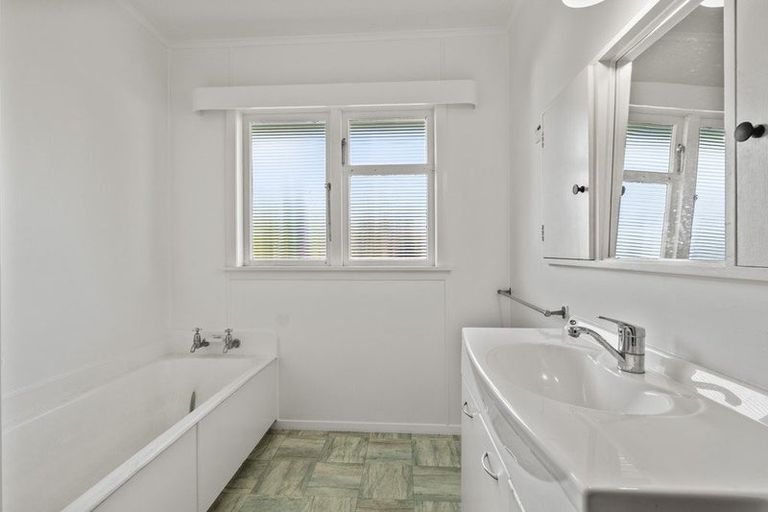 Photo of property in 9a Chilman Street, Strandon, New Plymouth, 4312