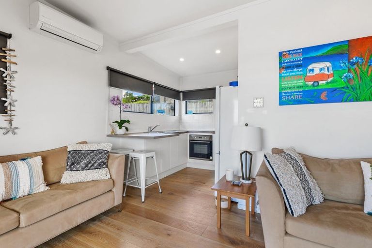 Photo of property in 24b Tindalls Bay Road, Manly, Whangaparaoa, 0930