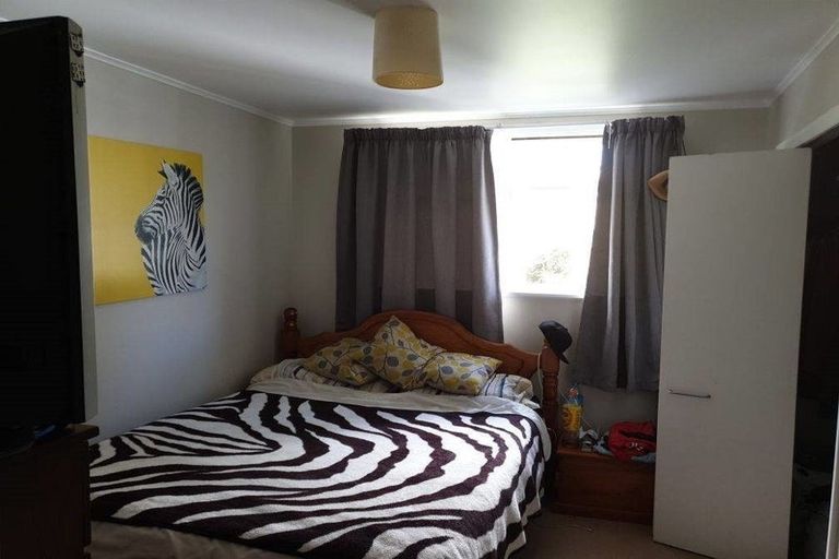 Photo of property in 5 Cumberland Grove, Cannons Creek, Porirua, 5024