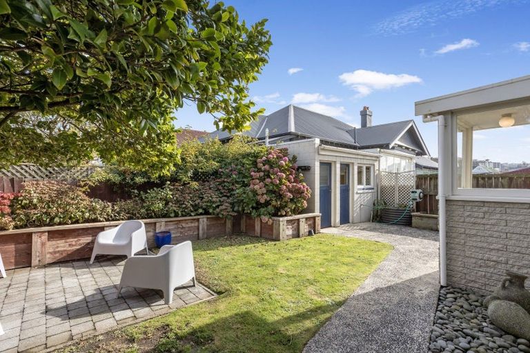 Photo of property in 120 Hargest Crescent, Saint Clair, Dunedin, 9012