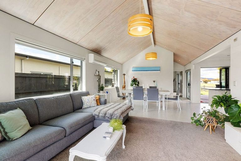 Photo of property in 23 Brancaster Place, Cambridge, 3434