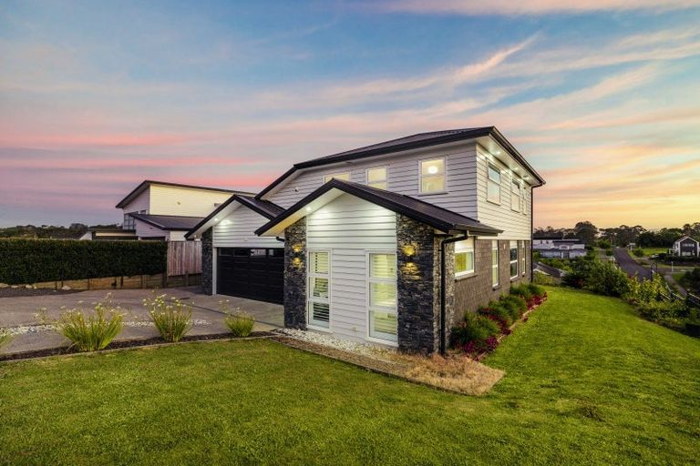 Photo of property in 2 Tauwaka Crescent, Riverhead, 0820