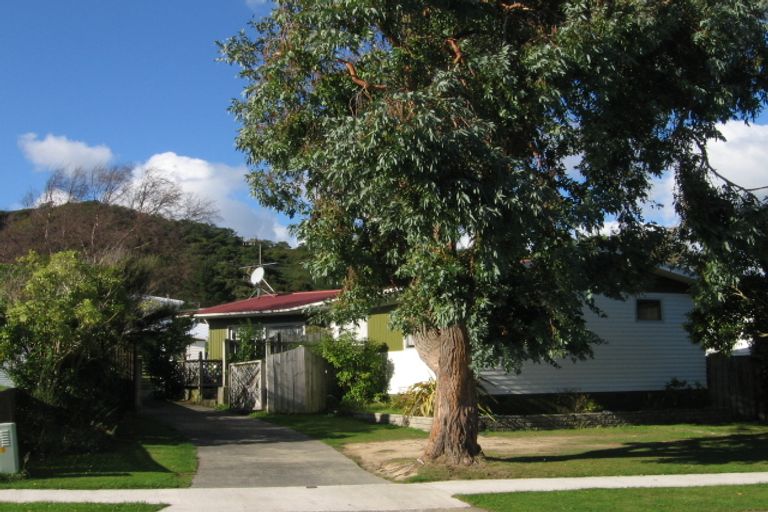 Photo of property in 32 Momona Street, Wainuiomata, Lower Hutt, 5014