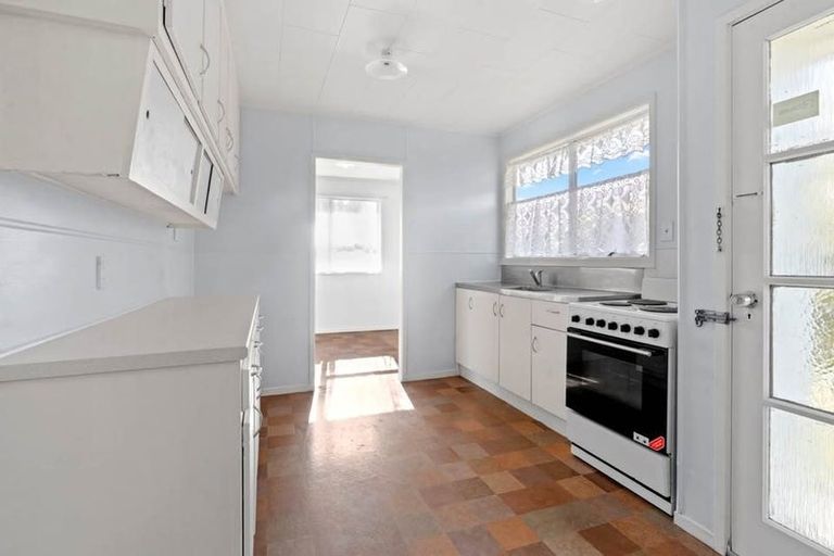 Photo of property in 1/58 Te Irirangi Drive, Clover Park, Auckland, 2019