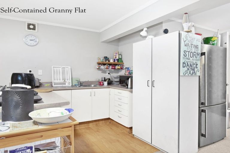 Photo of property in 23 Renown Road, Raumati South, Paraparaumu, 5032