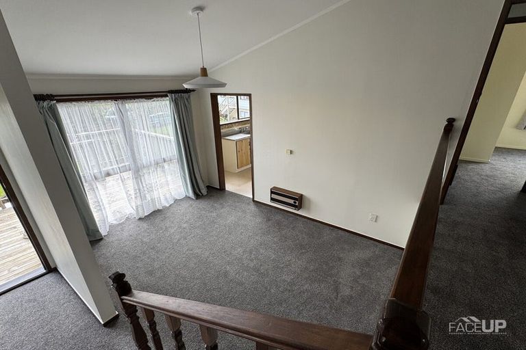 Photo of property in 2/4 Louise Place, Browns Bay, Auckland, 0630