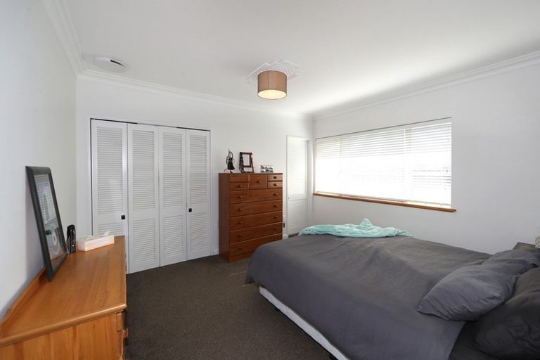 Photo of property in 28 Chester Street, Taradale, Napier, 4112