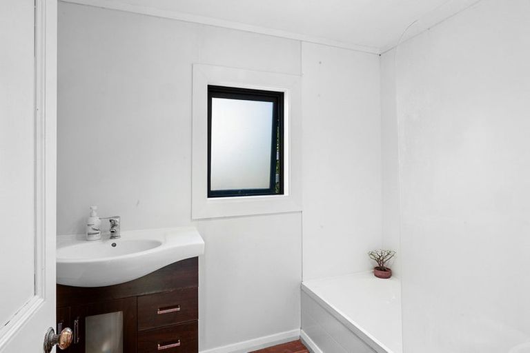 Photo of property in 92 Young Street, New Plymouth, 4310