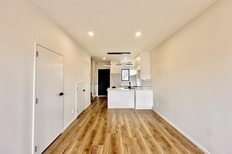 Photo of property in 11 Kiato Lane, Flat Bush, Auckland, 2019