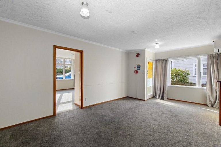 Photo of property in 87 Queens Drive, Lyall Bay, Wellington, 6022