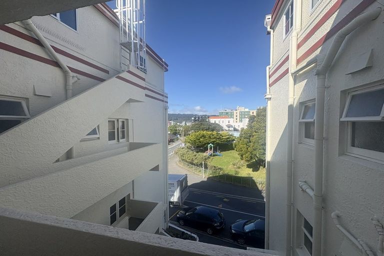 Photo of property in Winslow Apartments, 6/2 Ohiro Road, Aro Valley, Wellington, 6021