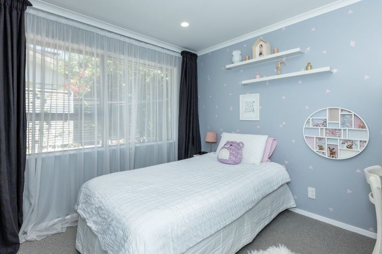 Photo of property in 18 Neeve Road, Taradale, Napier, 4112