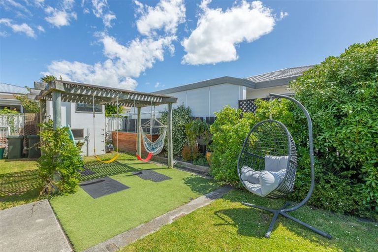 Photo of property in 3a Golding Road, Taradale, Napier, 4112