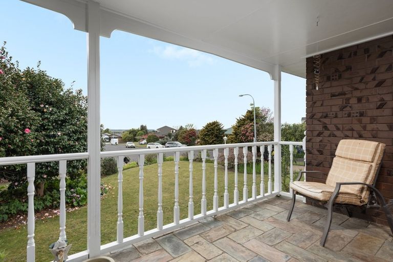 Photo of property in 16 Randell Place, Te Puke, 3119