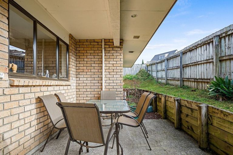 Photo of property in 25 Killygordon Place, Massey, Auckland, 0614