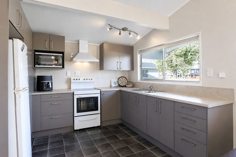 Photo of property in 76 Oakfield Crescent, Pukete, Hamilton, 3200