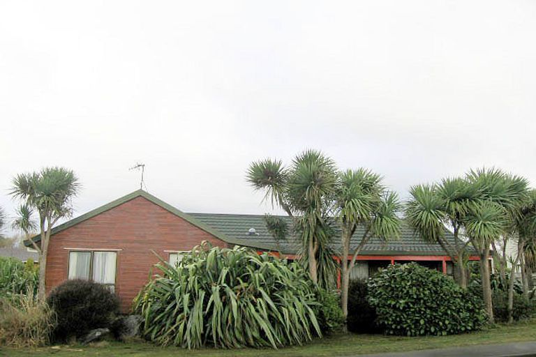 Photo of property in 12 The Avenue, Paraparaumu Beach, Paraparaumu, 5032