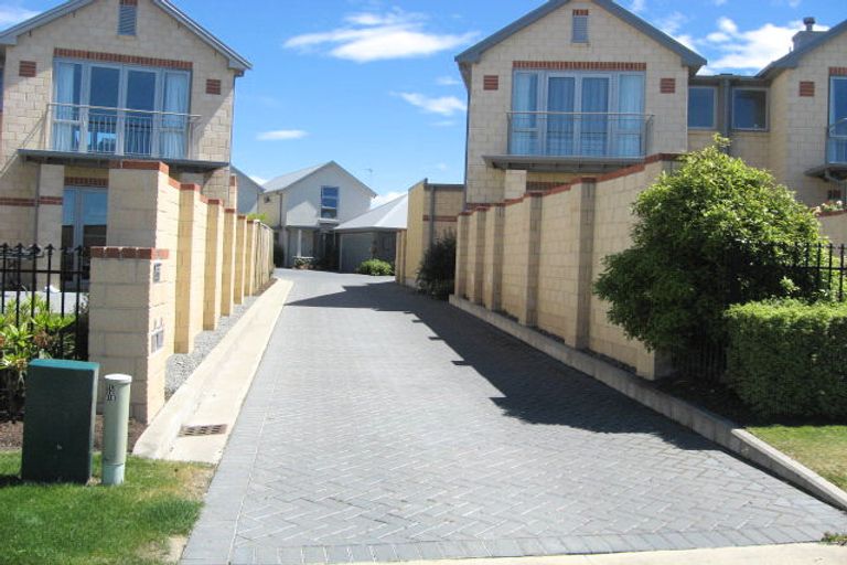 Photo of property in 16 Waterford Avenue, Northwood, Christchurch, 8051