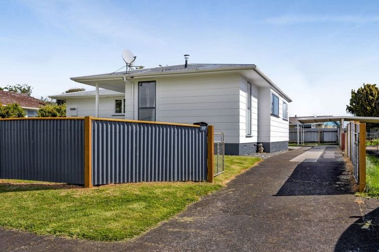 Photo of property in 37 Kamahi Avenue, Hawera, 4610
