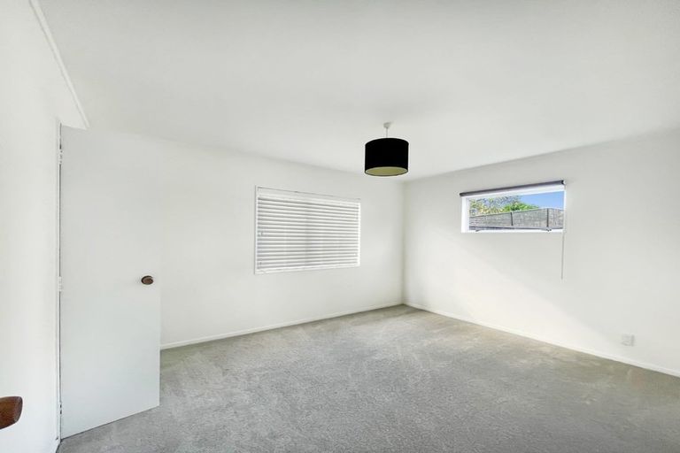 Photo of property in 12 Brookfield Road, Te Atatu Peninsula, Auckland, 0610