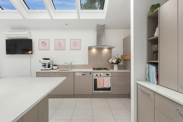 Photo of property in 106 Cannon Hill Crescent, Mount Pleasant, Christchurch, 8081