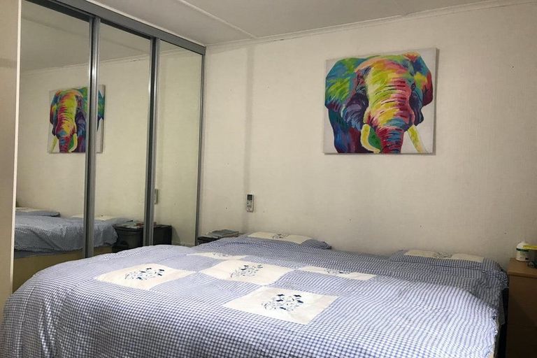 Photo of property in 1/8 Golf Road, New Lynn, Auckland, 0600