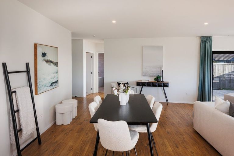 Photo of property in 18 Silkwood Place, Fitzherbert, Palmerston North, 4410