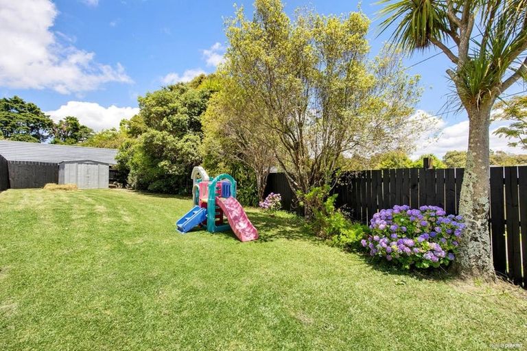 Photo of property in 22 Kaurilands Road, Titirangi, Auckland, 0604
