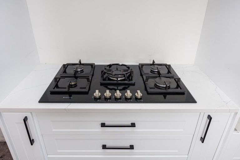 Photo of property in 9 Forbes Place, Kelvin Grove, Palmerston North, 4414