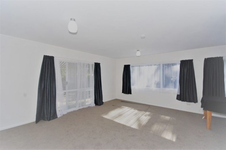 Photo of property in 69a/2 Godley Road, Green Bay, Auckland, 0604
