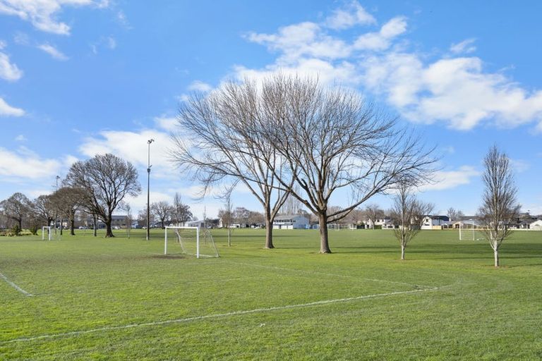 Photo of property in 25 Malaga Crescent, Harewood, Christchurch, 8051