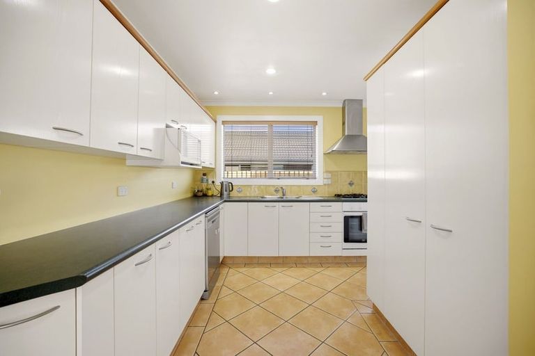 Photo of property in 18 Heathglen Avenue, Parklands, Christchurch, 8083