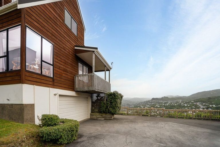 Photo of property in 9 Kapil Grove, Khandallah, Wellington, 6035