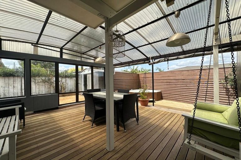 Photo of property in 47a Taikata Road, Te Atatu Peninsula, Auckland, 0610