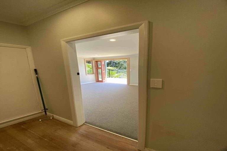 Photo of property in 97 Scenic Drive, Titirangi, Auckland, 0604