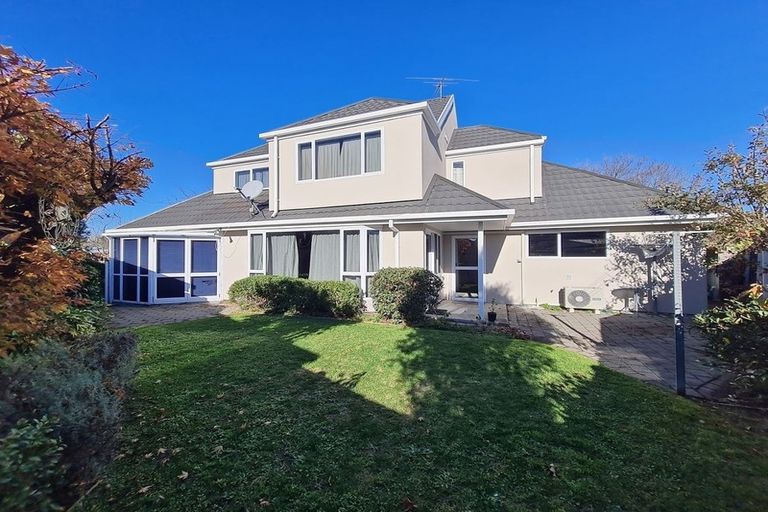 Photo of property in 2 Hatfield Place, Avonhead, Christchurch, 8042