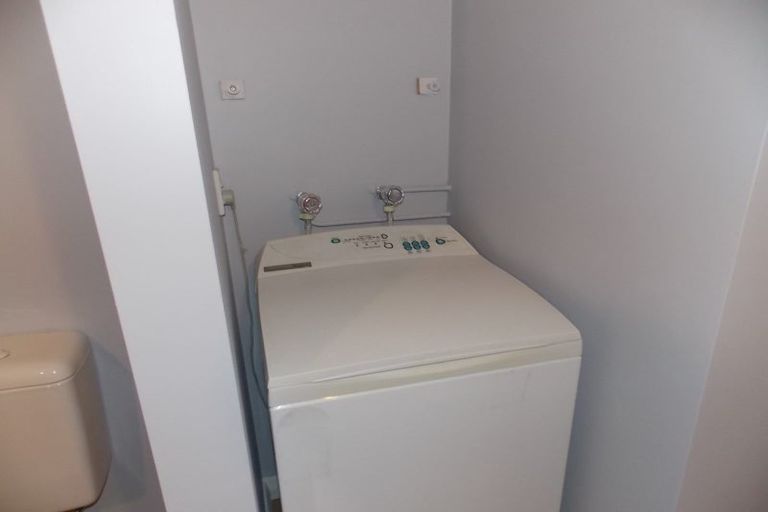 Photo of property in Endeavour Apartments, 23/125u Thorndon Quay, Pipitea, Wellington, 6011