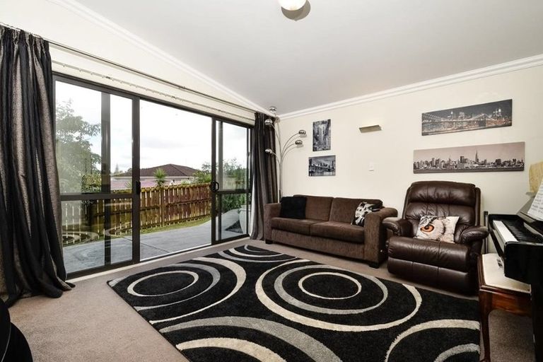 Photo of property in 27 Pahi Place, West Harbour, Auckland, 0618