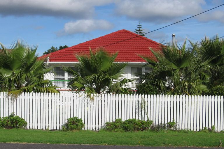 Photo of property in 4 Tawa Road, Te Atatu Peninsula, Auckland, 0610