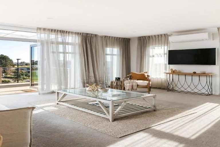 Photo of property in 1 Heaphy Lane, Paerata, 2124