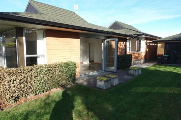 Photo of property in 20 Broadfell Avenue, Avonhead, Christchurch, 8042