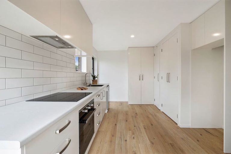 Photo of property in 50 Bowen Street, Cambridge, 3434