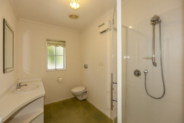 Photo of property in 32 Kohekohe Road, Waikanae, 5036