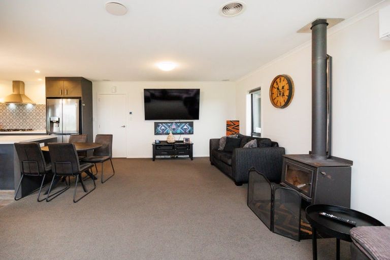 Photo of property in 52 Centre Road, Aokautere, Palmerston North, 4471