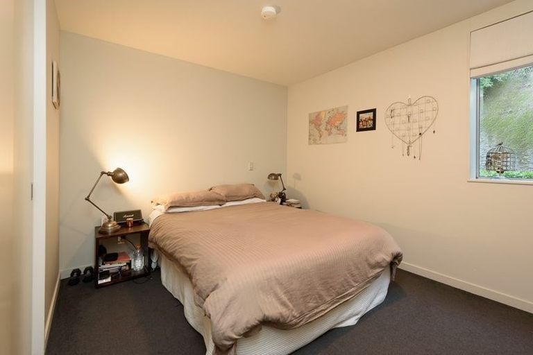 Photo of property in 2a/22 Telford Terrace, Oriental Bay, Wellington, 6011