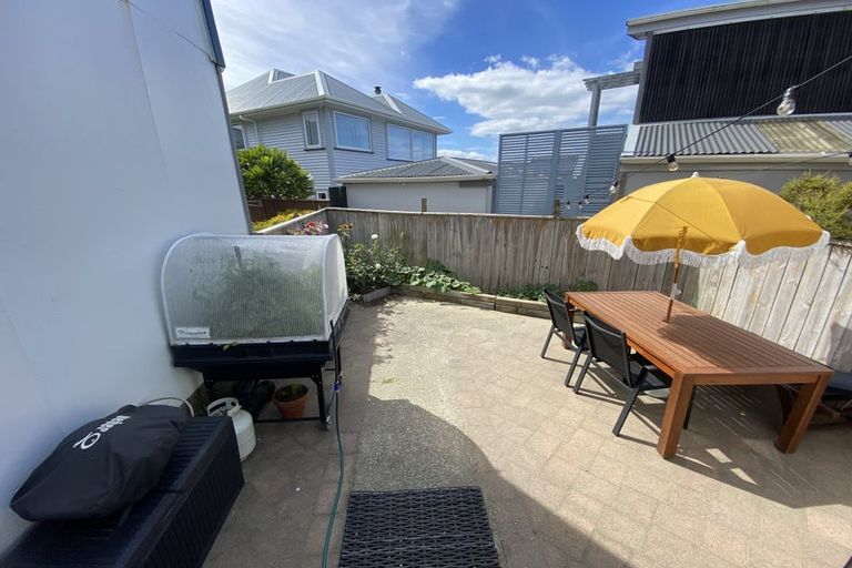 Photo of property in 100f3 Lyall Parade, Lyall Bay, Wellington, 6022