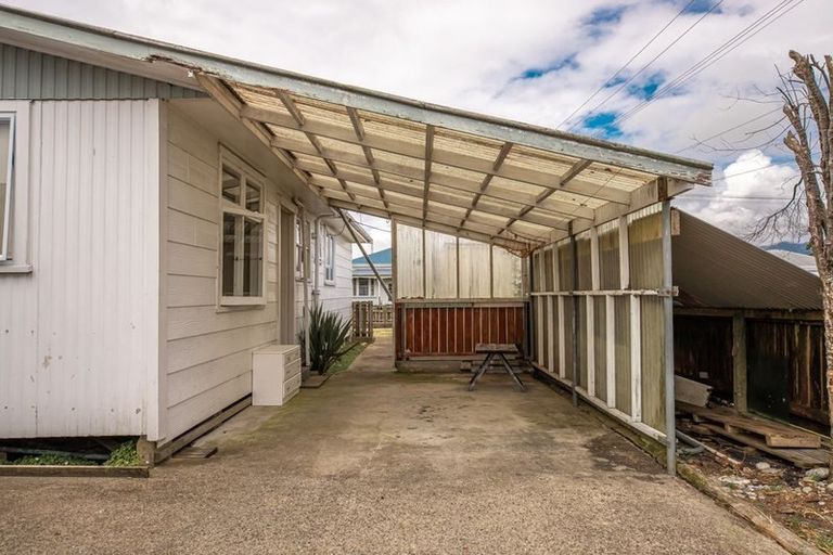 Photo of property in 132 Peel Street, Westport, 7825