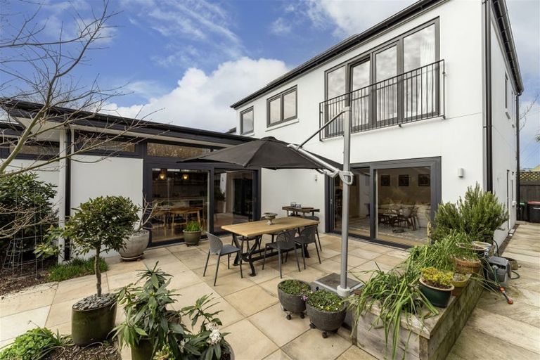 Photo of property in 62a Holly Road, St Albans, Christchurch, 8014