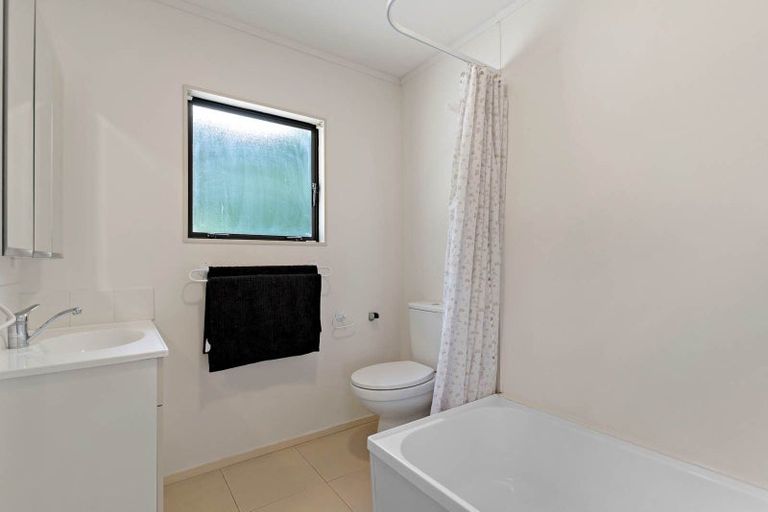 Photo of property in 899a East Coast Road, Northcross, Auckland, 0632
