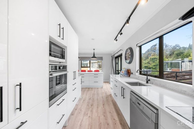 Photo of property in 12 Roman Close, Silverstream, Upper Hutt, 5019